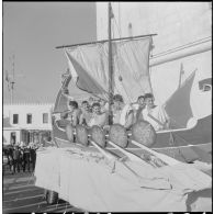 Amirauté d'Alger. Fête de la Sainte-Barbe. Le char "la Trière grecque", par la CPA 5 (commandos parachutistes de l'air n°5).