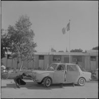 Hussein Dey. Camp du Lido. CFJA (centre de formation de la jeunesse algérienne). La nouvelle automobile Simca 1000.