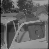 Hussein Dey. Camp du Lido. CFJA (centre de formation de la jeunesse algérienne). L'intérieur de la nouvelle automobile Simca 1000.