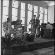 Maison Carrée. Saint Eloi. Banquet à l'Etablissement régional du matériel (ERM). Musiciens.