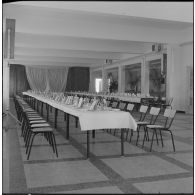 Maison Carrée. Saint Eloi. Banquet à l'Etablissement régional du matériel (ERM). La salle avant l'arrivée des invités.