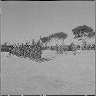 Beni Messous. Prise d'armes au 411e régiment d'artillerie antiaérien (RAA).