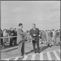 Aïn Temouchent. Inauguration d'une piste de karting. Monsieur le maire Orsero inaugure la piste.