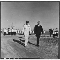 Ouargla. Pierre Messmer et une autorité militaire pendant la cérémonie.