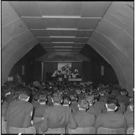 Hussein Dey. Base aérienne 148 (BA 148). Réveillon du nouvel an. Des musiciens.