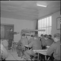 Camp de L'Alma (camp Bonvalot). Centre d'instruction du service du matériel n°3 (CISM n° 3). Cours de description d'un tour.