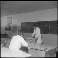 Camp de L'Alma (camp Bonvalot). Centre d'instruction du service du matériel n°3 (CISM n° 3). Cours d'optique.