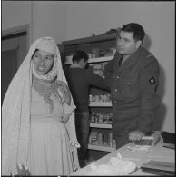 Aïn Temouchent. Une femme et un médecin attendent l'interprête pour se comprendre.