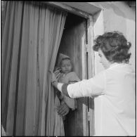 Aïn Temouchent. Une membre de l'équipe médico-sociale itinérante (EMSI) soigne de porte en porte.