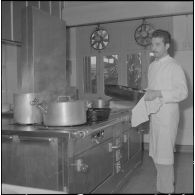 Casbah d'Alger. Clinique de Verdun. La cuisine.