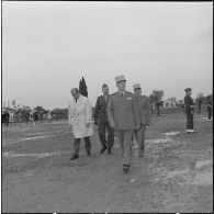 Section administrative spécialisée (SAS) d'Arba. Revue des troupes pendant la cérémonie de remise de décoration.