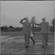 Section administrative spécialisée (SAS) d'Arba. Salut pendant la cérémonie de remise de décoration.