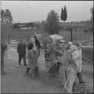 Section administrative spécialisée (SAS) d'Arba. Les autorités marchant.