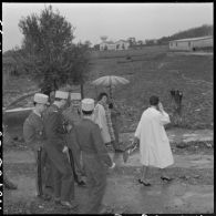 Section administrative spécialisée (SAS) d'Arba. Les autorités marchant.