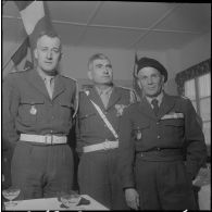 Boufarik. Prise d'armes et remise de décoration. Vin d'honneur et félicitations pour les décorés.