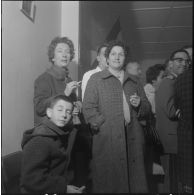 Boufarik. Prise d'armes et remise de décoration. Vin d'honneur et félicitations pour les décorés.