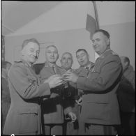 Boufarik. Prise d'armes et remise de décoration. Vin d'honneur et félicitations pour les décorés.