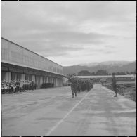 Boufarik. Prise d'armes et remise de décoration. Défilé.