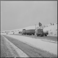 Transports routiers par temps de neige en Algérie.
