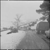 Transports routiers par temps de neige en Algérie.