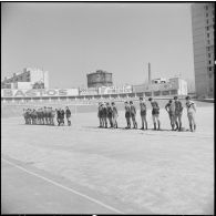 Stade municipal d'Alger. Finale des championnats interarmées de football. Les équipes.
