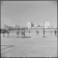 Stade municipal d'Alger. Finale des championnats interarmées de football. Phase du jeu.