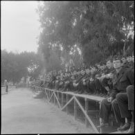 Constantine. Finale interarmées de rugby. Supporters de la base aérienne 140 de Blida (BA 140).