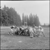 Constantine. Finale interarmées de rugby. Mêlée.