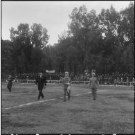 Constantine. Finale interarmées de rugby. Prélude à la remise de coupe.