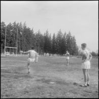 Constantine. Finale interarmées de rugby. Coup franc.