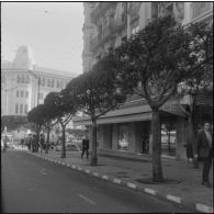 Alger. Grève générale. Scène de rue.