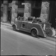 Alger. Attentats de l'Organisation armée secrète (OAS). A Bab el Oued, les pompiers se sont déplacés pour maîtriser les incendies.