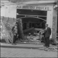 Alger. Attentats de l'Organisation armée secrète (OAS). Dans la rue Meissonnier, à proximité de la rue Michelet, la boucherie "Au roi du poulet" a explosé.