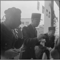 Algérie. Des militaires fêtent l'aïd el-séghir. Le méchoui.