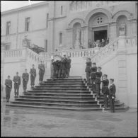 Alger. Hôpital Maillot. Obsèques de deux soldats. Sortie de l'église.