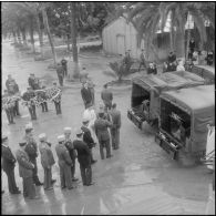 Alger. Hôpital Maillot. Obsèques de deux soldats. Convoi funéraire
