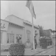 Alger. Prise de commandement au BRA. Lever des couleurs
