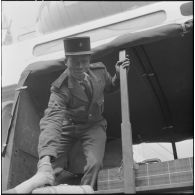 Alger. Départ des dernières troupes d'outre-mer stationnées en Algérie.