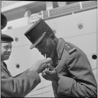 Alger. Départ des dernières troupes d'outre-mer stationnées en Algérie.