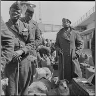 Alger. Départ des dernières troupes d'outre-mer stationnées en Algérie.