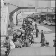 Alger. Départ des dernières troupes d'outre-mer stationnées en Algérie.