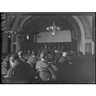 Paris, salle des ingénieurs civils, une conférence, semaine de l'Amérique latine. [légende d'origine]