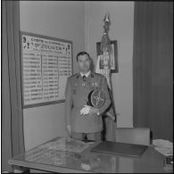 Algérie. Portrait du colonel Sobra, commandant le 9e RZ (9e régiment de zouaves).