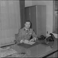 Algérie. Portrait du colonel Sobra, commandant le 9e RZ (9e régiment de zouaves).