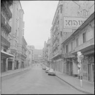 Oran. Grève générale à l'appel de l'Organisation armée secrète (OAS). Une rue commerçante déserte.