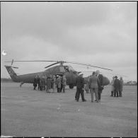 La Reghaïa. Christian Fouchet s'entretient avec le général Ailleret.