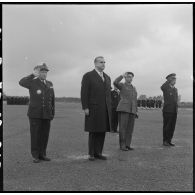 La Reghaïa. Cérémonie militaire pour l'arrivée de Christian Fouchet.