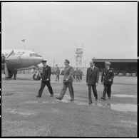 La Reghaïa. Jean Morin, le général Ailleret et des autorités.