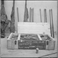 Oran. Fouilles et récupérations d'armes de l'Organisation armée secrète (OAS). Des soldats et des gendarmes mobiles ont récupérés des armes.