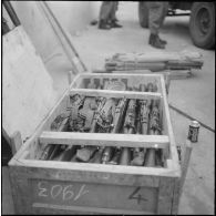 Oran. Fouilles et récupérations d'armes de l'Organisation armée secrète (OAS). Des soldats et des gendarmes mobiles ont récupérés des armes.